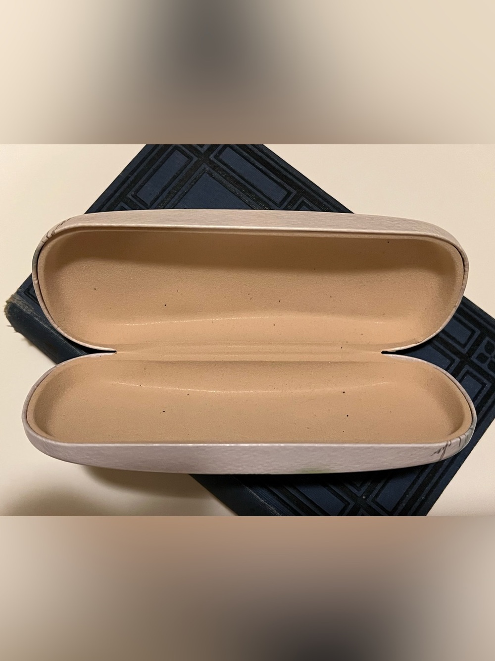 NWOT ROME THEMED HARD SHELL GLASSES CASE. - Picture 5 of 7